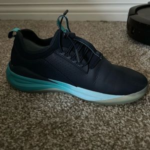 New set of cloves never worn. Only tried on.